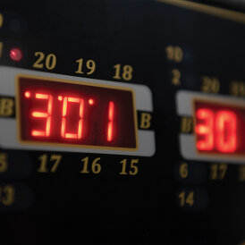 Karella Dart Dartautomat CB-50 Elektronik Dartboard Turnierausführung