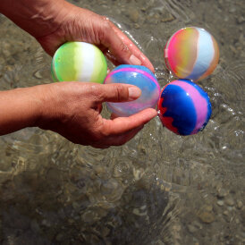 Nachhaltige Wasserbomben Wiederverwendbare Wasserballons aus Silikon mit Magnet Luftballons Selbstschließend 9er Set