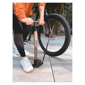 Beto Fahrradpumpe Luftpumpe Hochdruck-Standpumpe 11/160 S Stahl, mit Manometer und Softgriff Schwarz