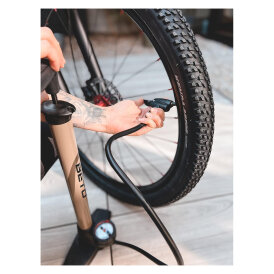 Beto Fahrradpumpe Luftpumpe Hochdruck-Standpumpe 11/160 S Stahl, mit Manometer und Softgriff Weiß