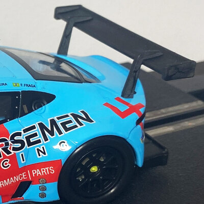 DSM - RC Flexibler Slotcar Spoiler Aston Martin Vantage kompatibel zu Carrera Digital 132 - Evolution
